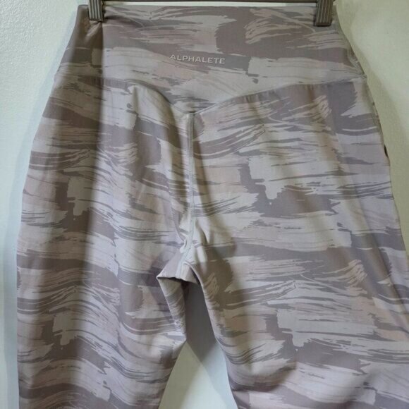 EUC LIKE NEW ALPHALETE ATHLETICS AMPLIFY CAMO PRINT LEGGINGS WOMENS SZ M - Picture 5 of 16